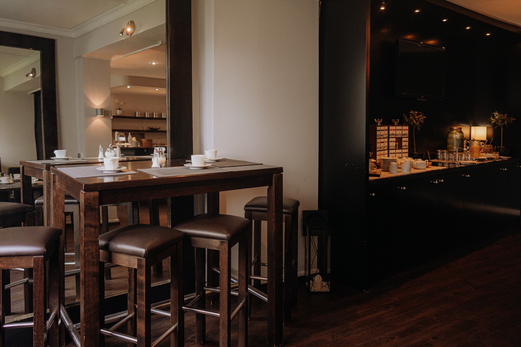 High tables in the breakfast room at Hotel am Rothenbaum