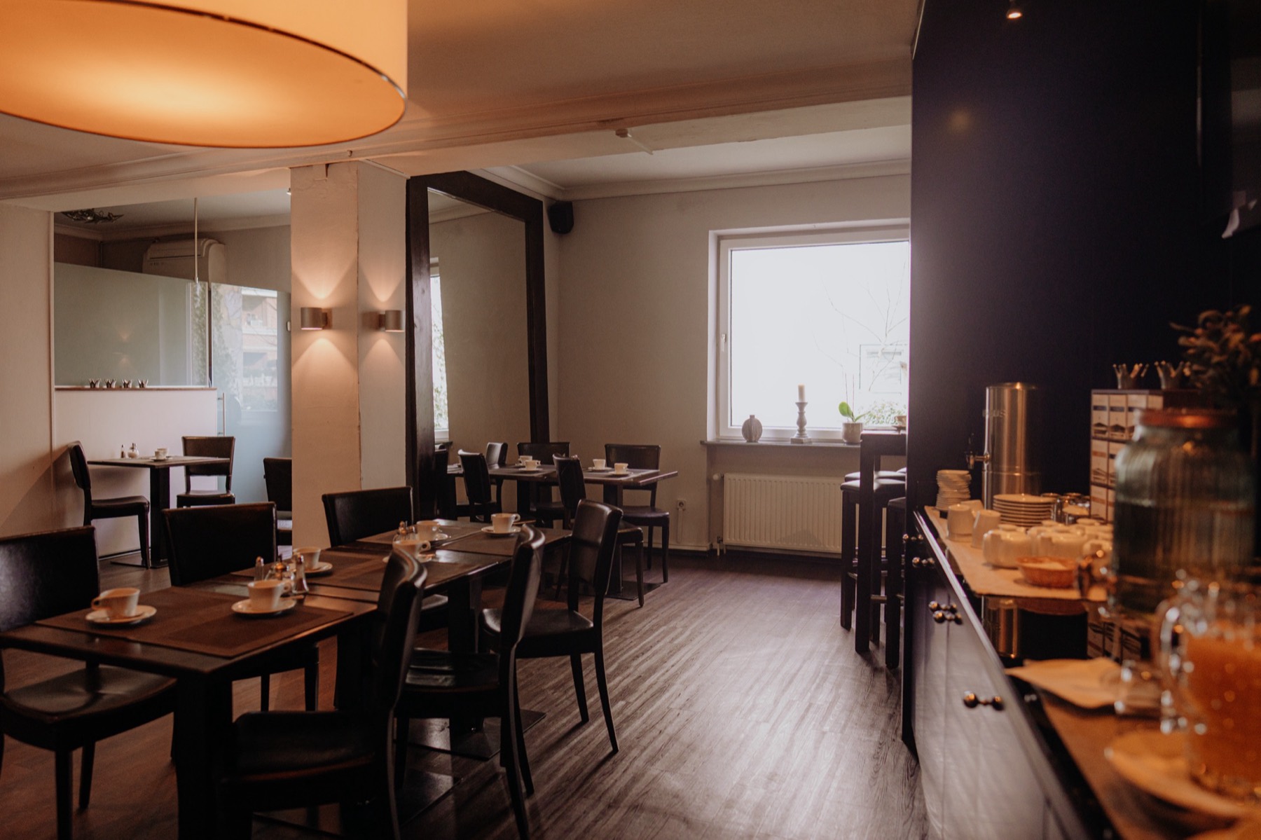 Breakfast room with warm light at Hotel am Rothenbaum